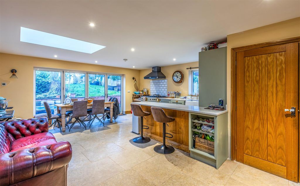 Property photo 2 of 18 Bx1A5228-Hdr-Edit.Jpg