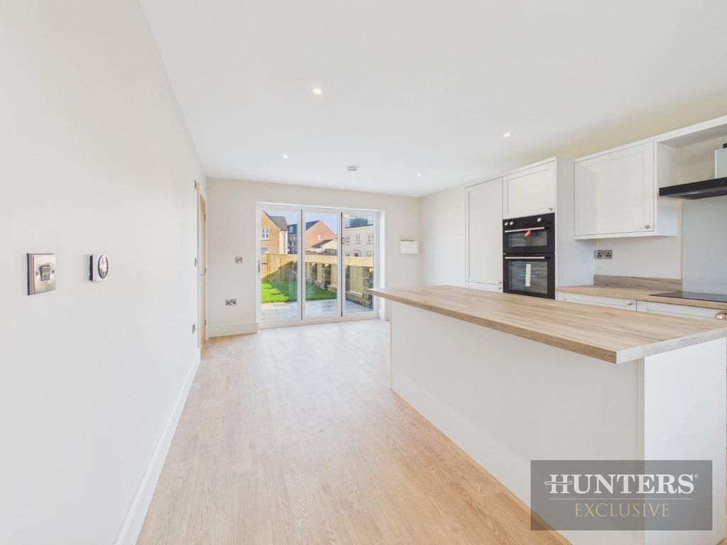 Property photo 3 of 19 Cam05316G0-Pr0351-Still006.Jpg