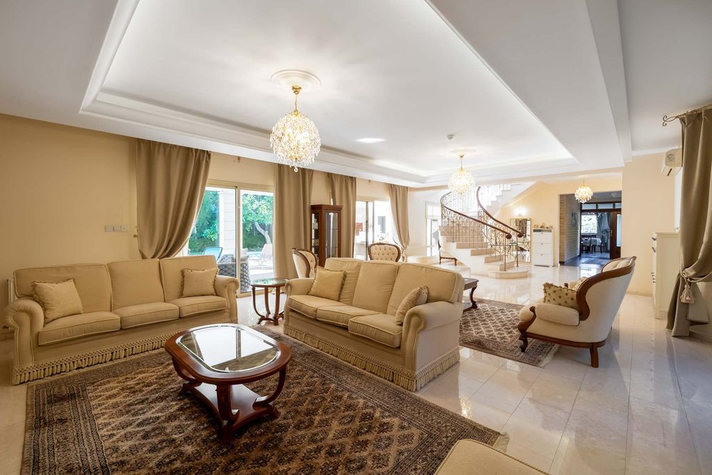 Property photo 2 of 30