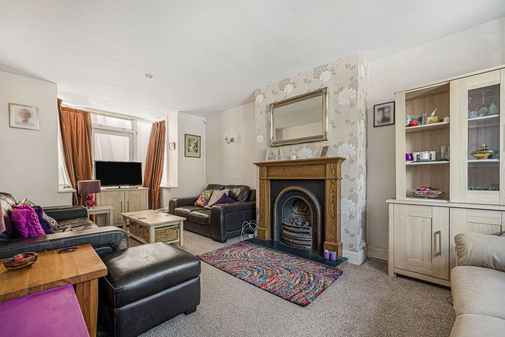 Property photo 3 of 23