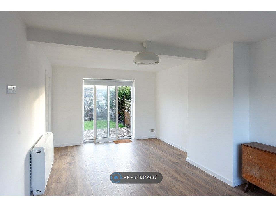 Property photo 2 of 13 Lounge