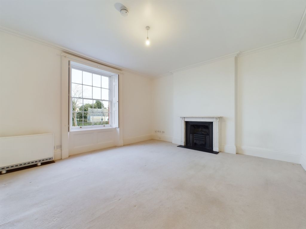 Property photo 3 of 14 Cam01740G0-Pr0315-Still002