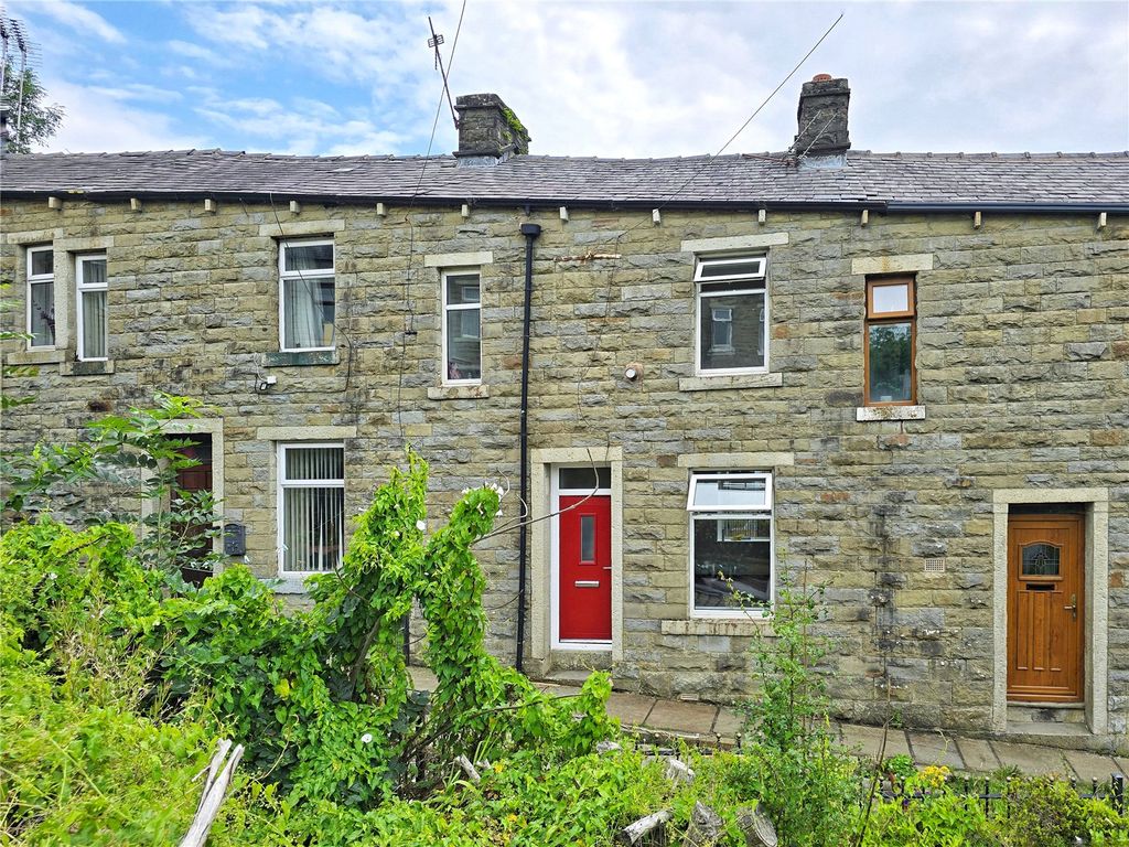 Property photo 1 of 19 Period Mid-Terrace