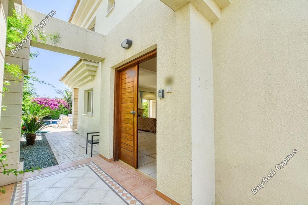 Property photo 3 of 32