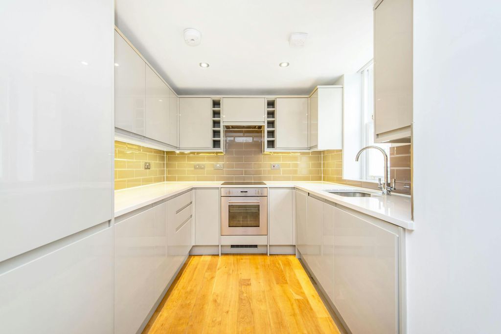 Property photo 2 of 10 Kitchen