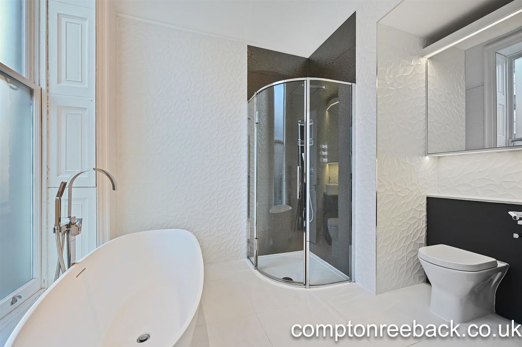 Property photo 3 of 9 En-Suite.Jpg