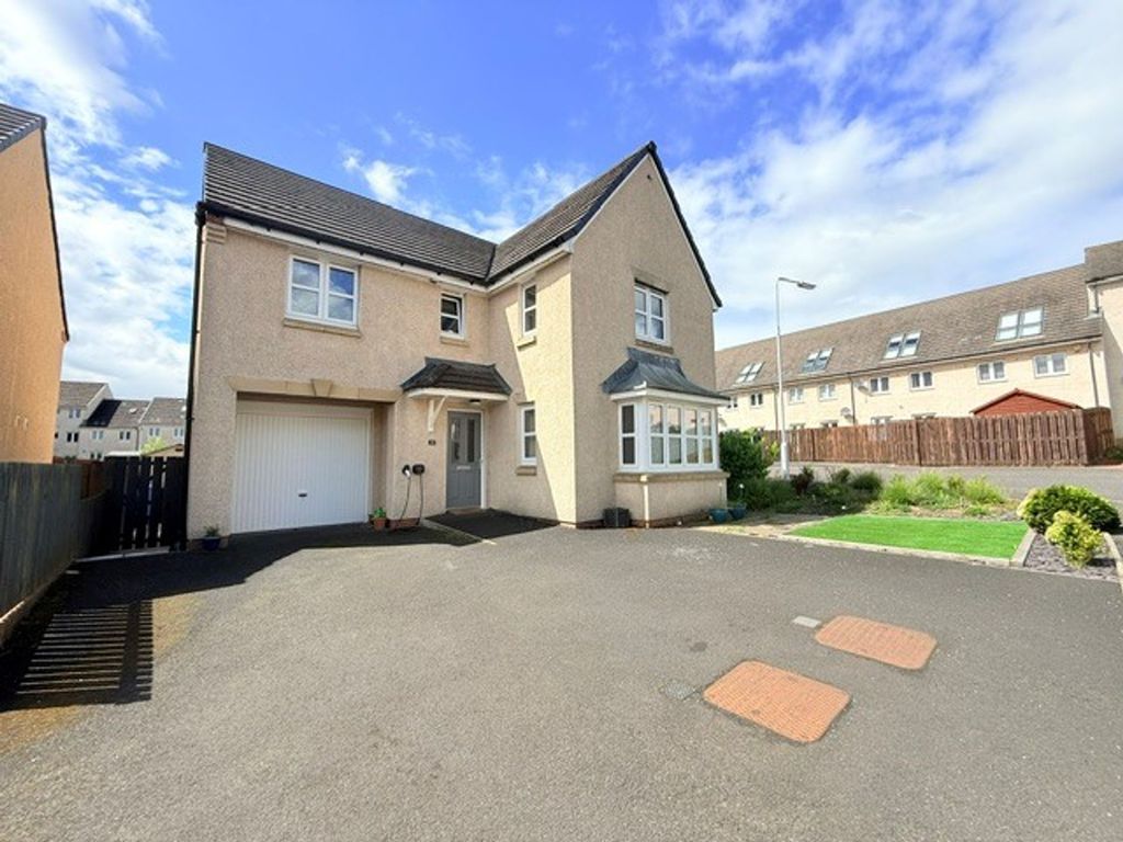 Property photo 2 of 32