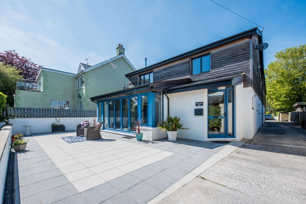 Property photo 3 of 45