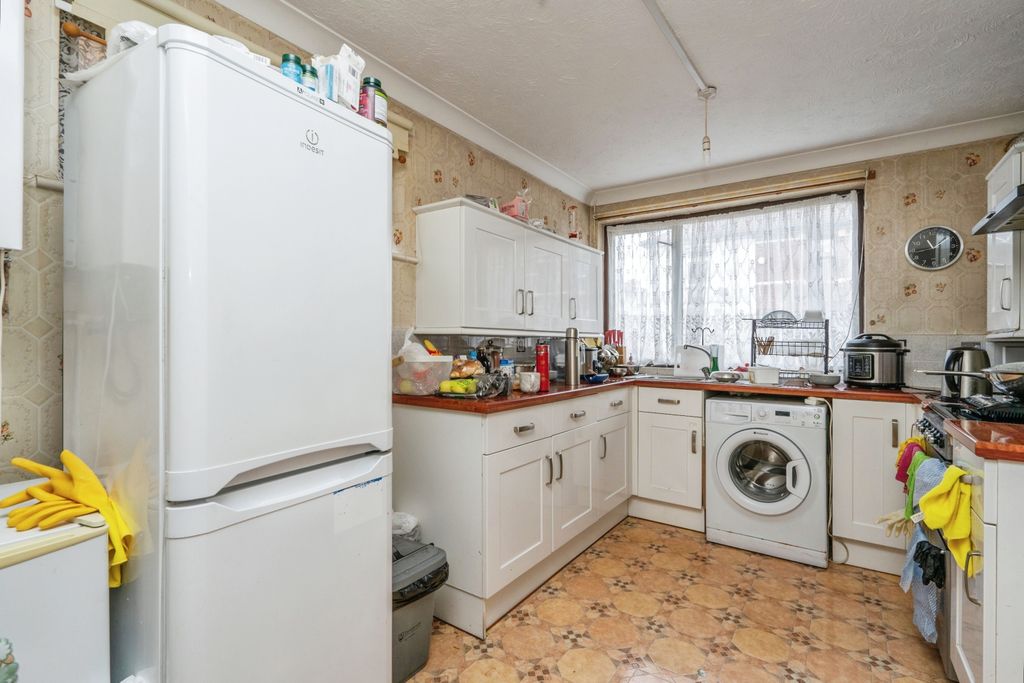 Property photo 3 of 12 Kitchen