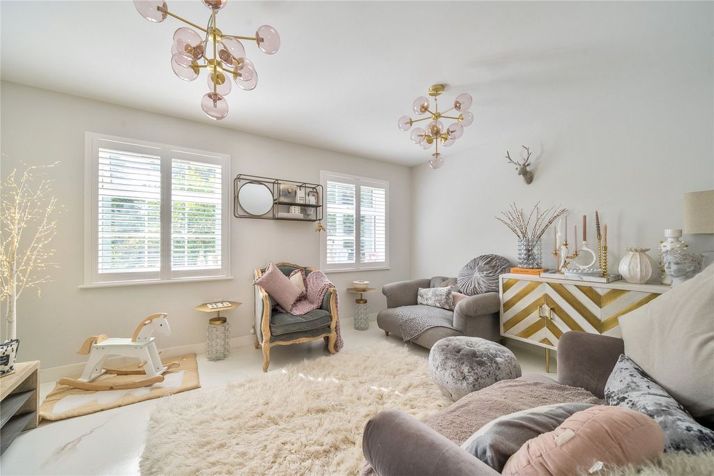 Property photo 2 of 12 Living Room