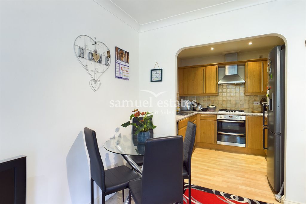 Property photo 3 of 11 Dining Area