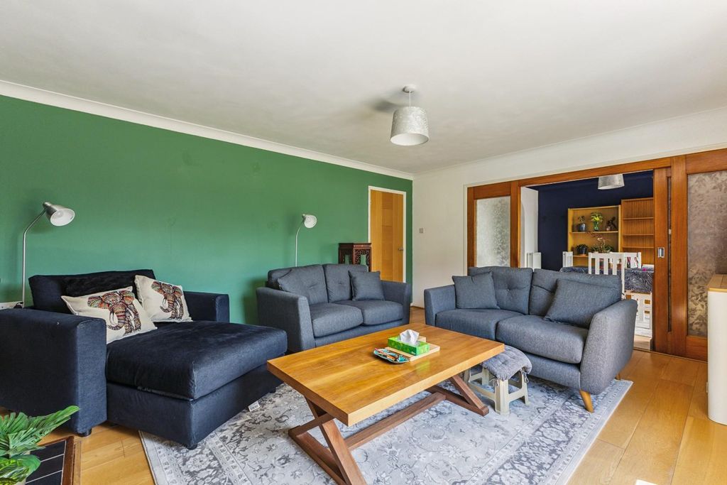 Property photo 3 of 16 94804_6 Victoria Road(6).Jpg