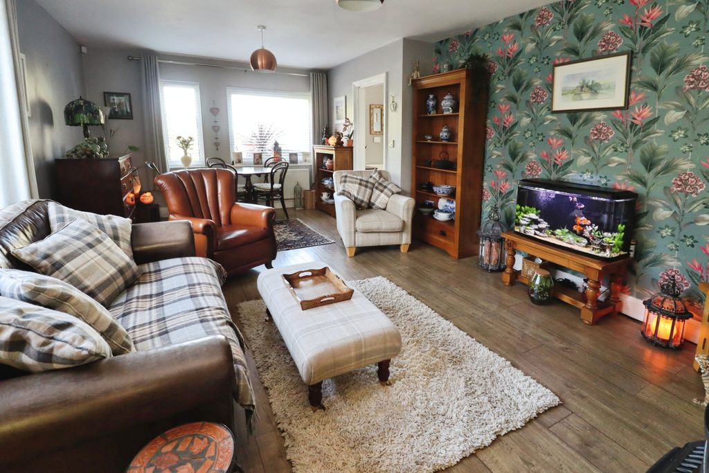 Property photo 3 of 21