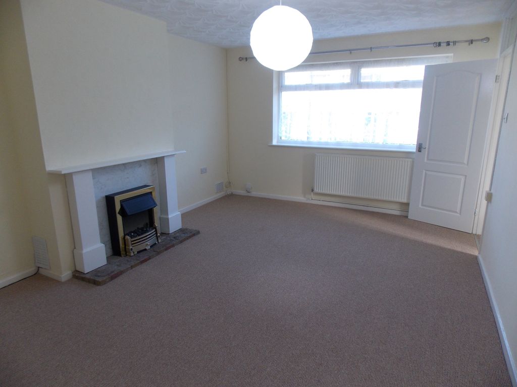 Property photo 2 of 18 Keynsham Holly Walk 10 Living Room
