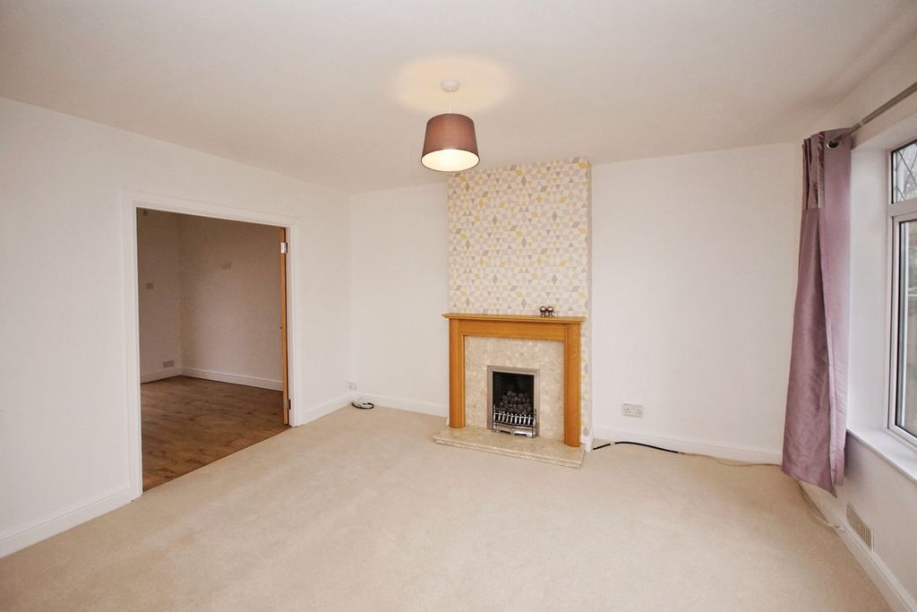 Property photo 3 of 21 Lounge