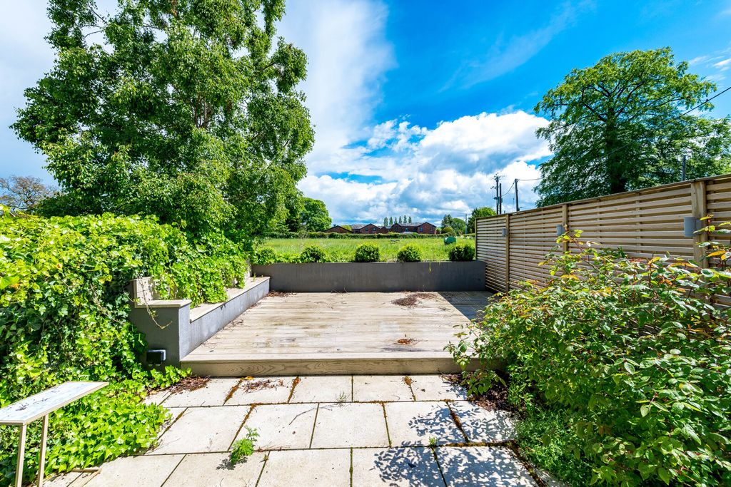 Property photo 3 of 22 Garden