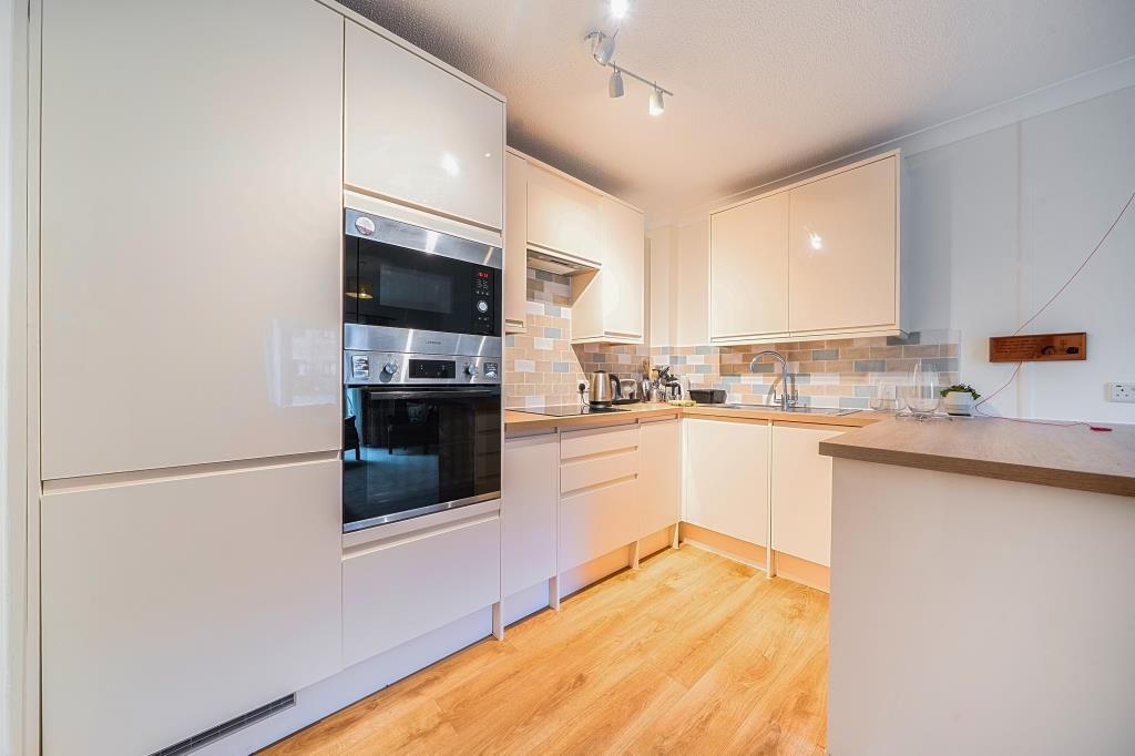 Property photo 3 of 20 Kitchen