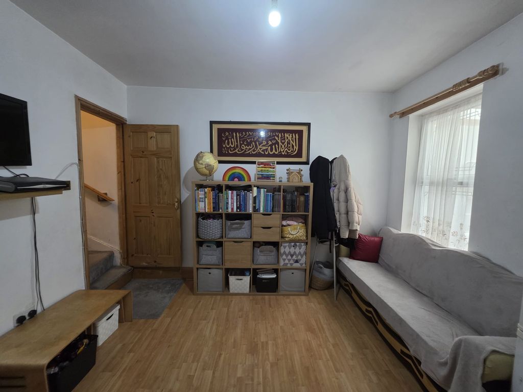 Property photo 3 of 9