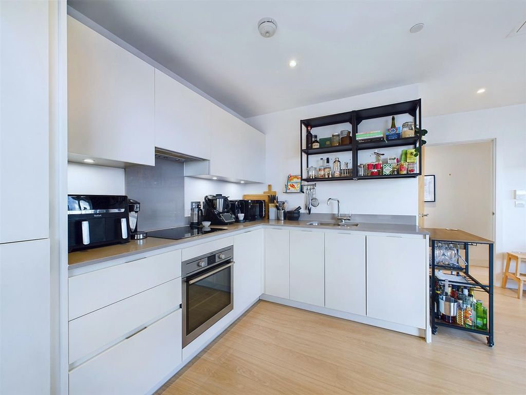 Property photo 3 of 20 Cam02885G0-Pr0223-Still023.Jpg