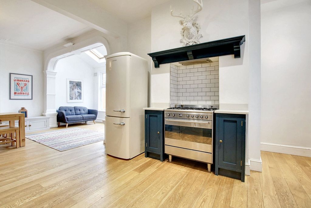 Property photo 2 of 39