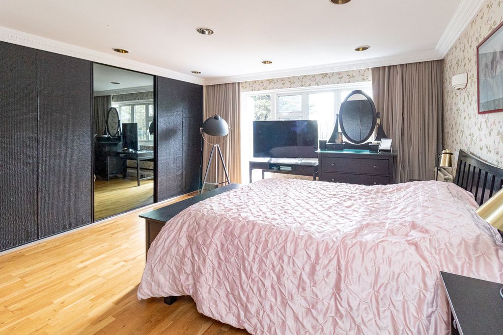 Additional image 10 of 7 bed detached house for salePenshurst Gardens, Edgware HA8
