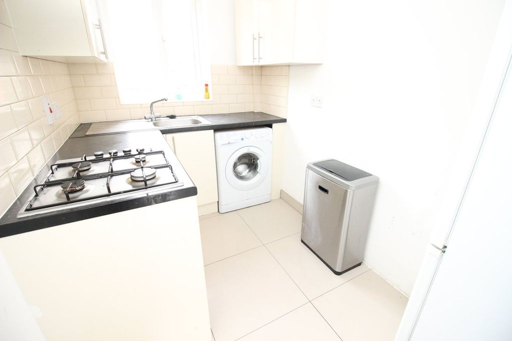 Property photo 2 of 11 Kitchen