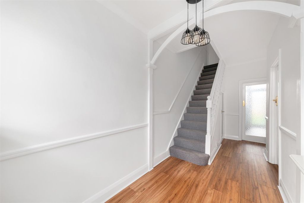 Property photo 2 of 12 Links Avenue