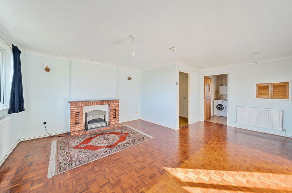 Property photo 2 of 12 1384628-25-692065...