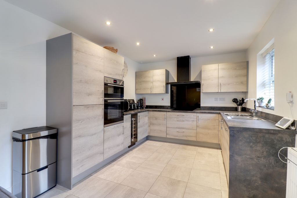 Property photo 2 of 20 Kitchen