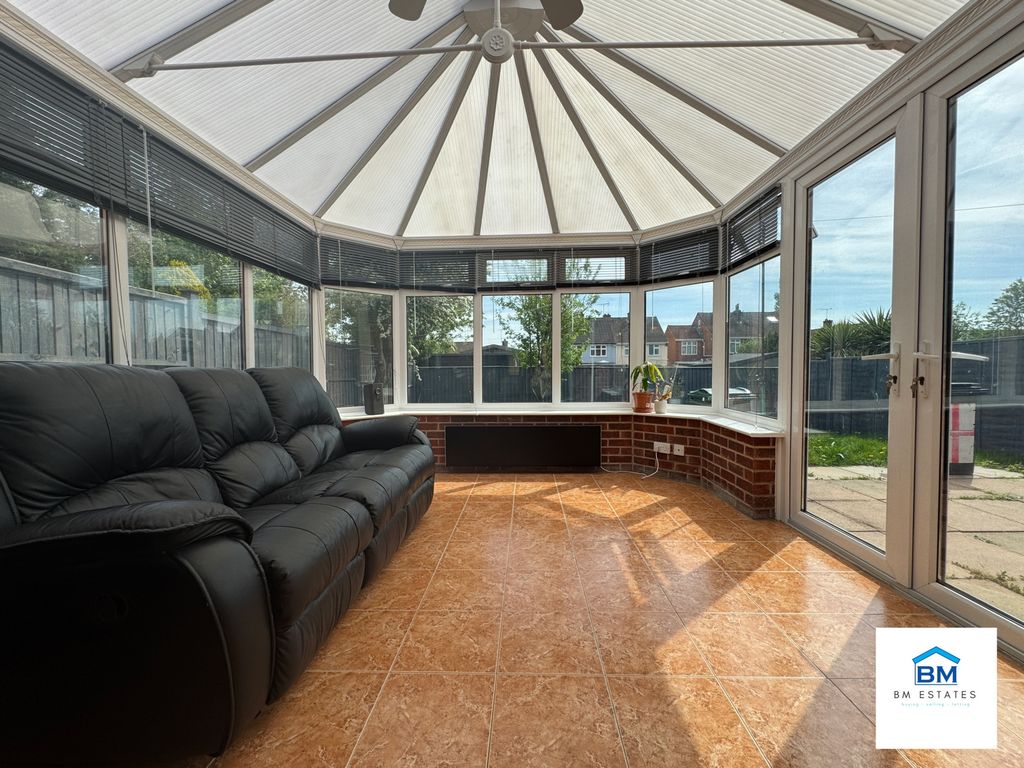 Property photo 3 of 13 Reception 2