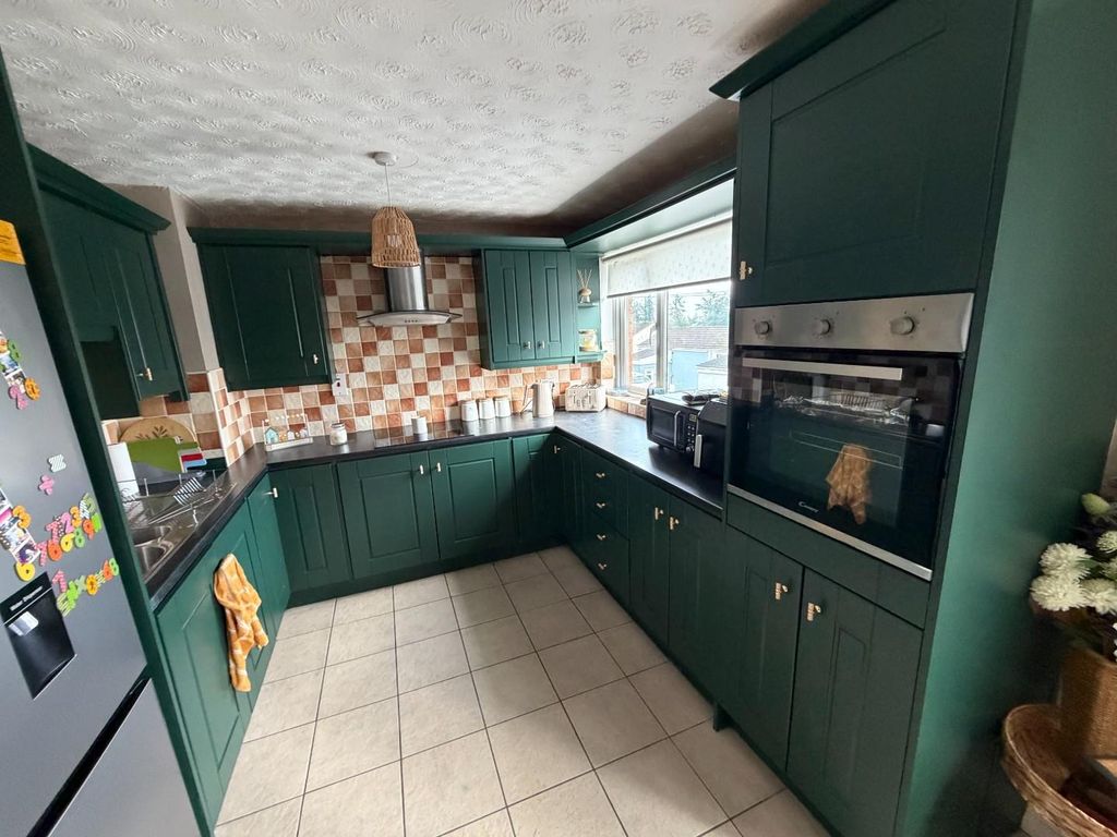 Property photo 3 of 13 Kitchen/Dining