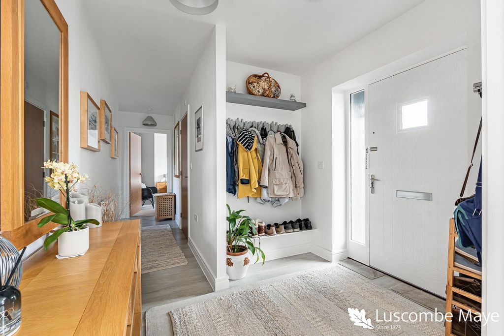 Property photo 3 of 25