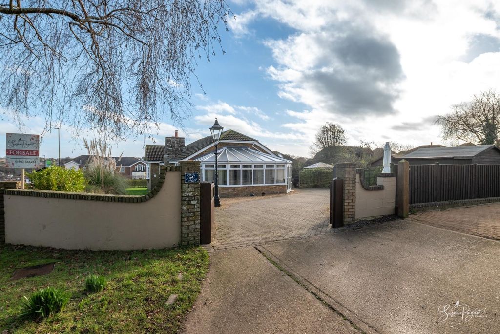 Property photo 1 of 33 Welcome To Chris Cottage