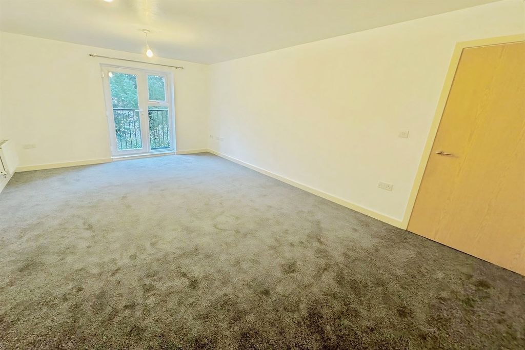 Property photo 3 of 6 (Main)