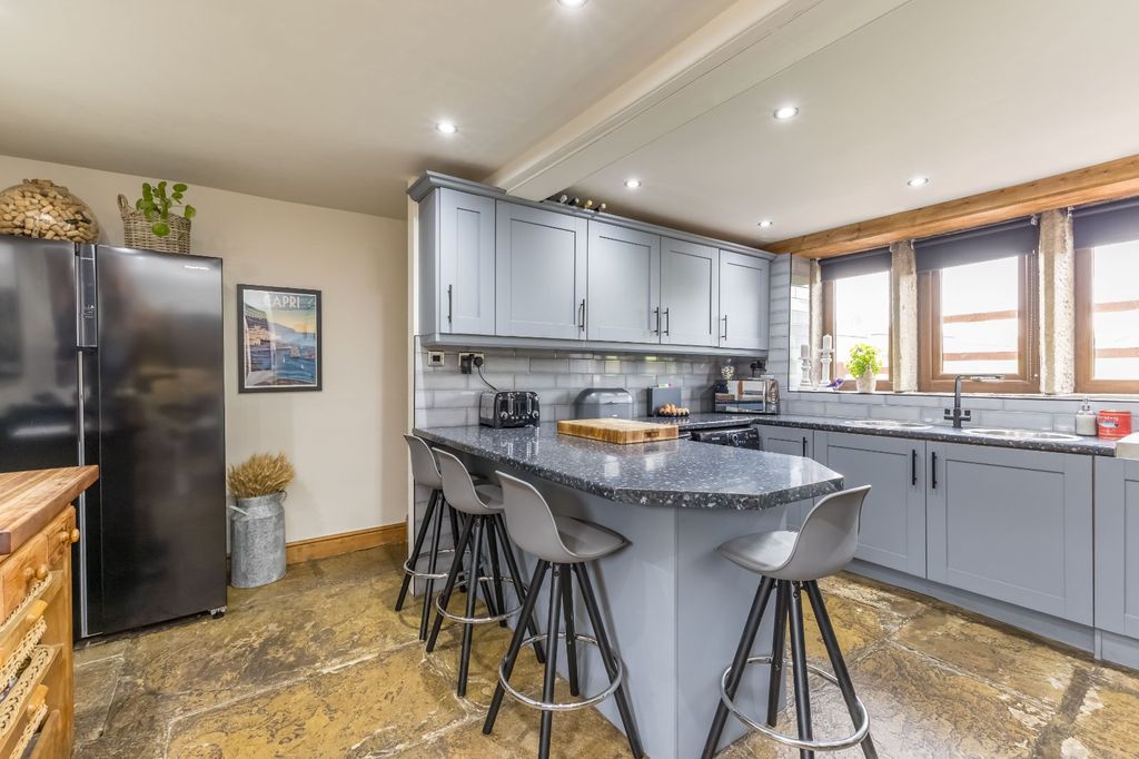 Property photo 2 of 20 Kitchen