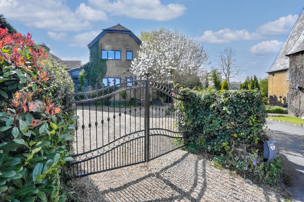 Property photo 1 of 28