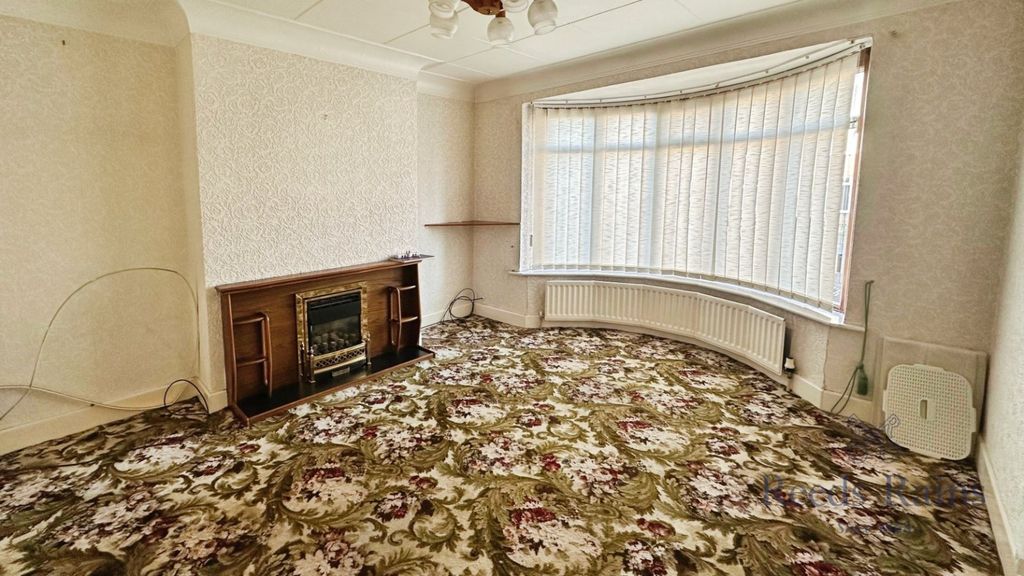 Property photo 2 of 9 Lounge