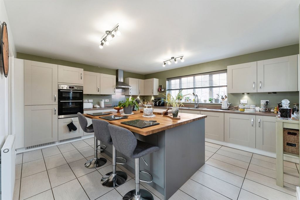 Property photo 2 of 26