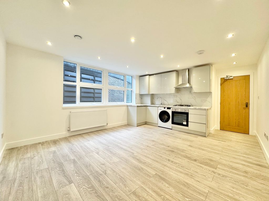 Property photo 1 of 7 Living Room