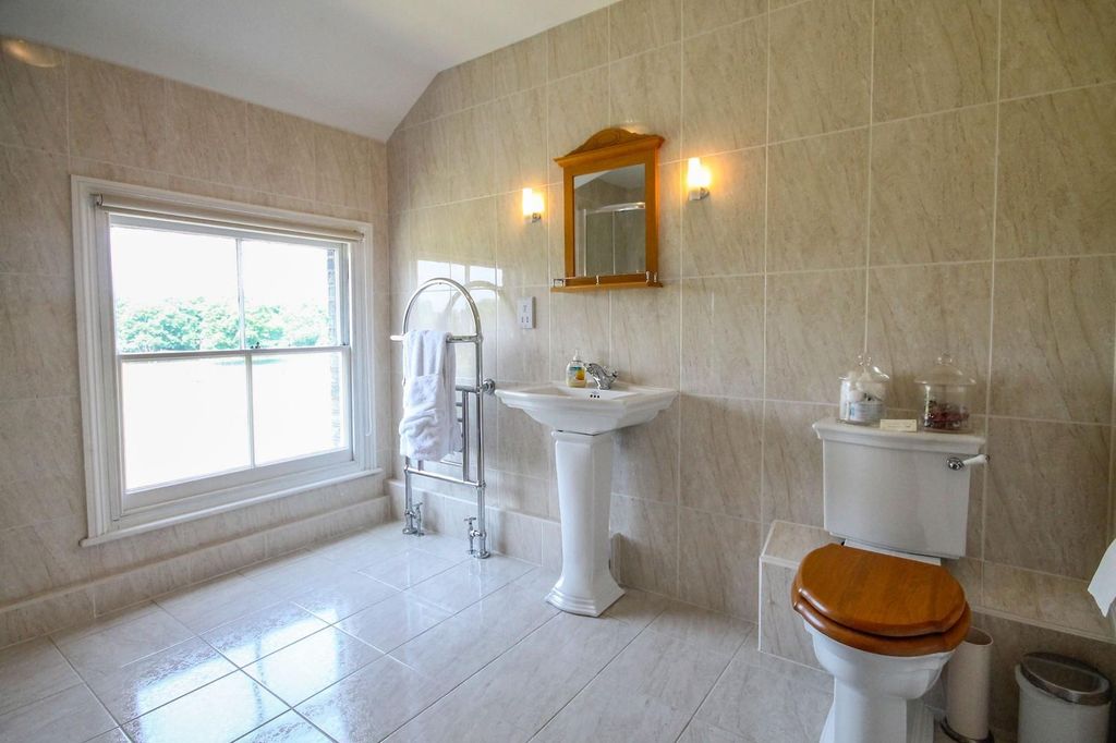 Additional image 10 of 4 bed town house to rentBrunswick Walk, Cambridge CB5