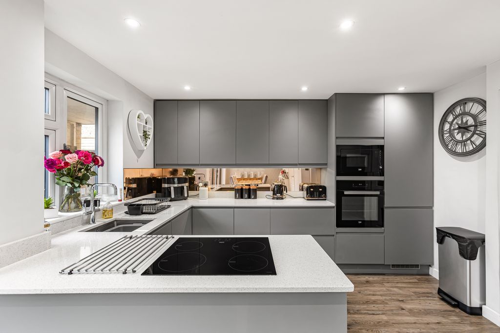 Property photo 2 of 19 Kitchen