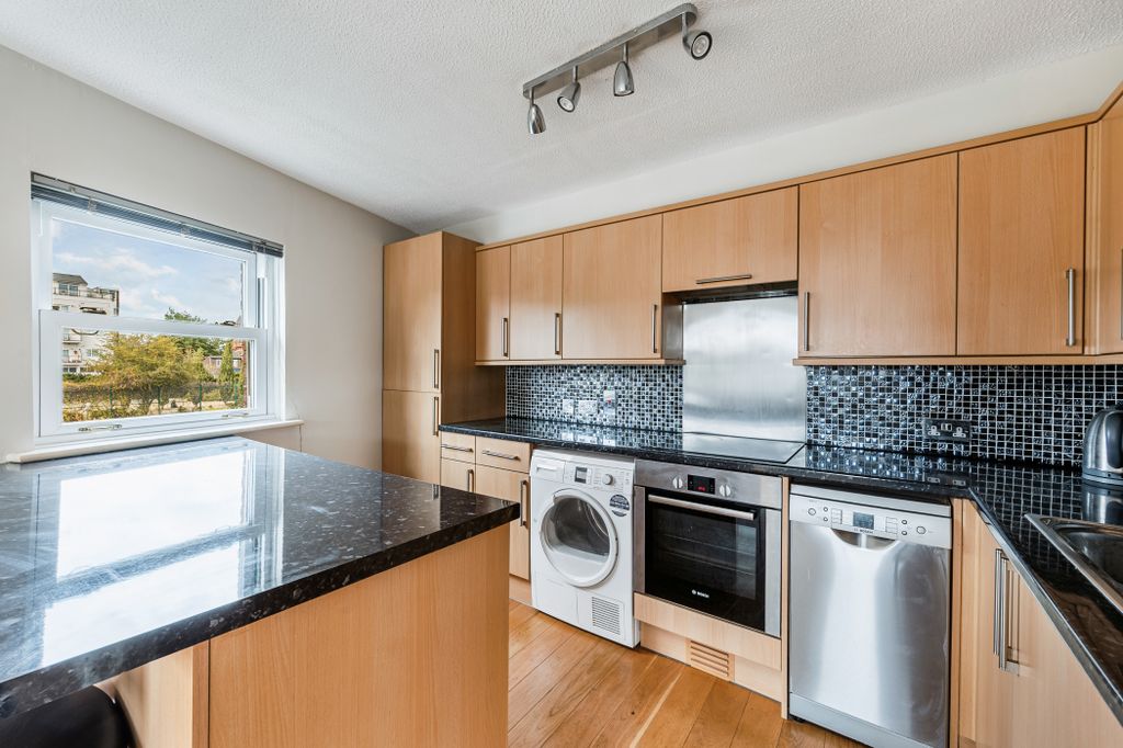 Property photo 2 of 10 Kitchen 1