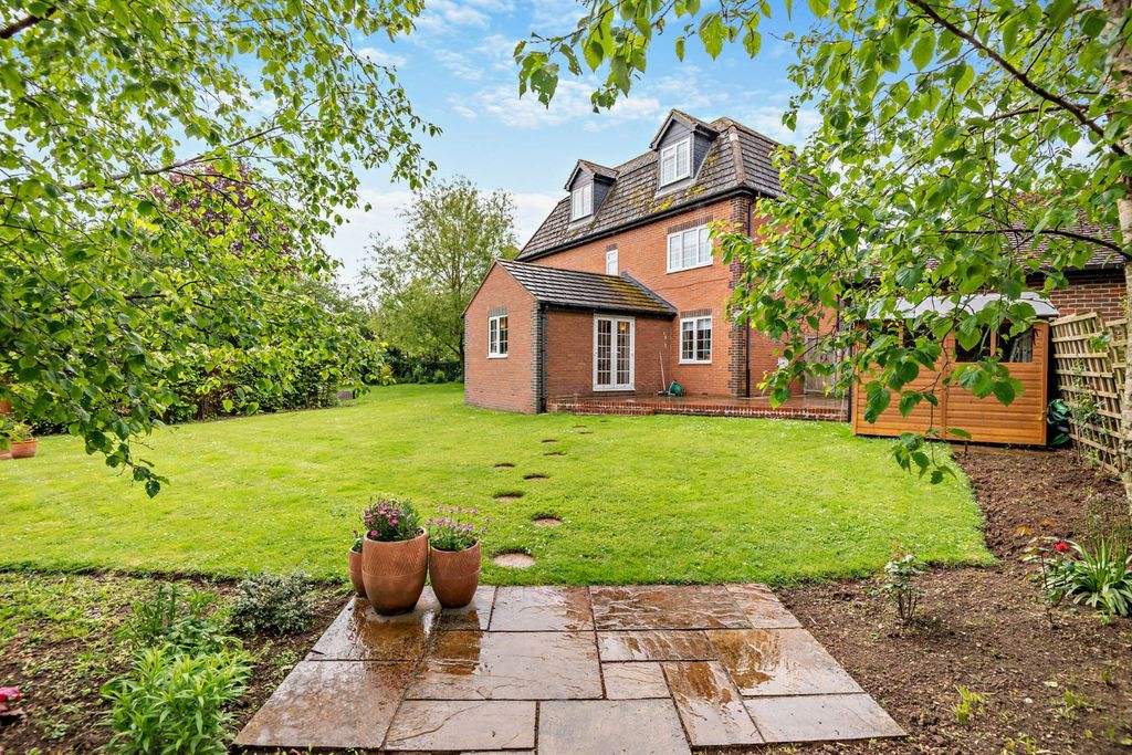 Property photo 1 of 11 8 Greenhill Place