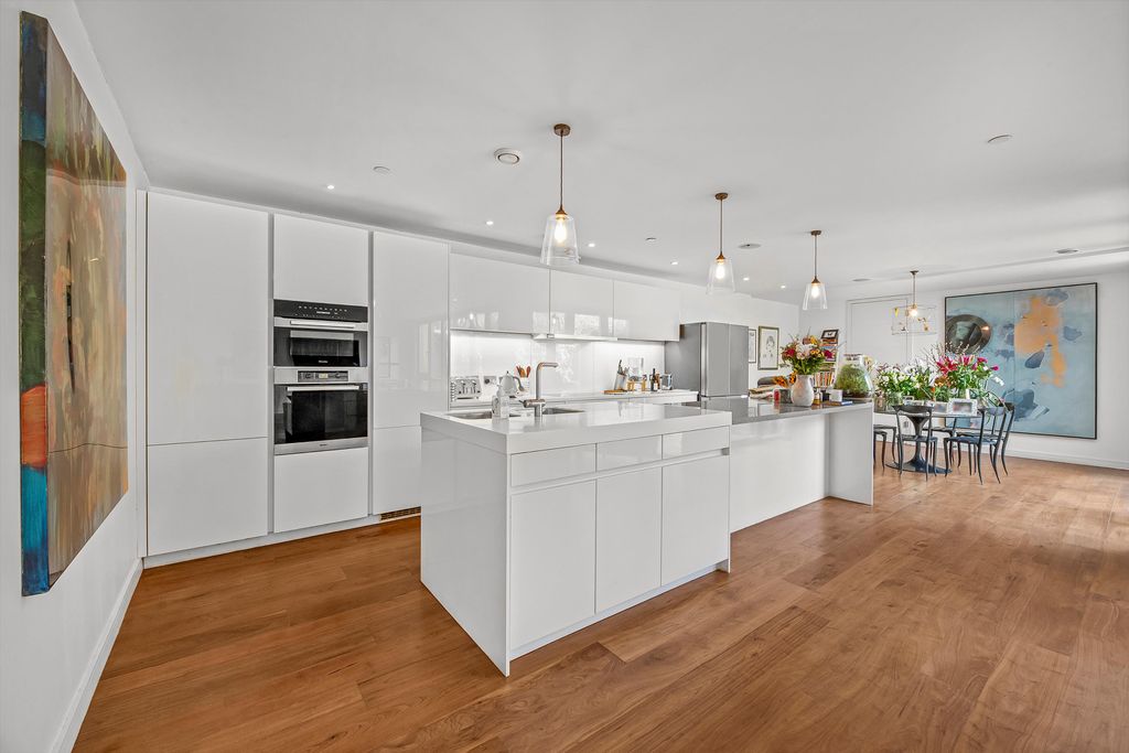 Property photo 1 of 18 Image