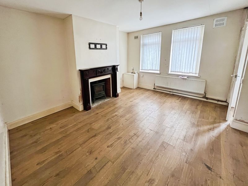 Property photo 2 of 17 Lounge