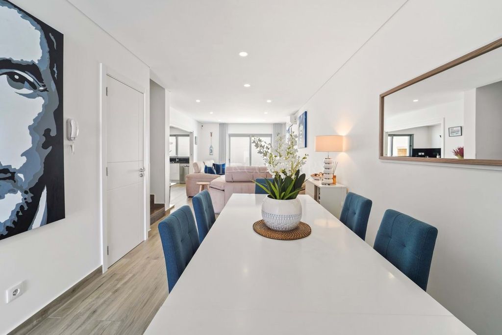 Property photo 2 of 30