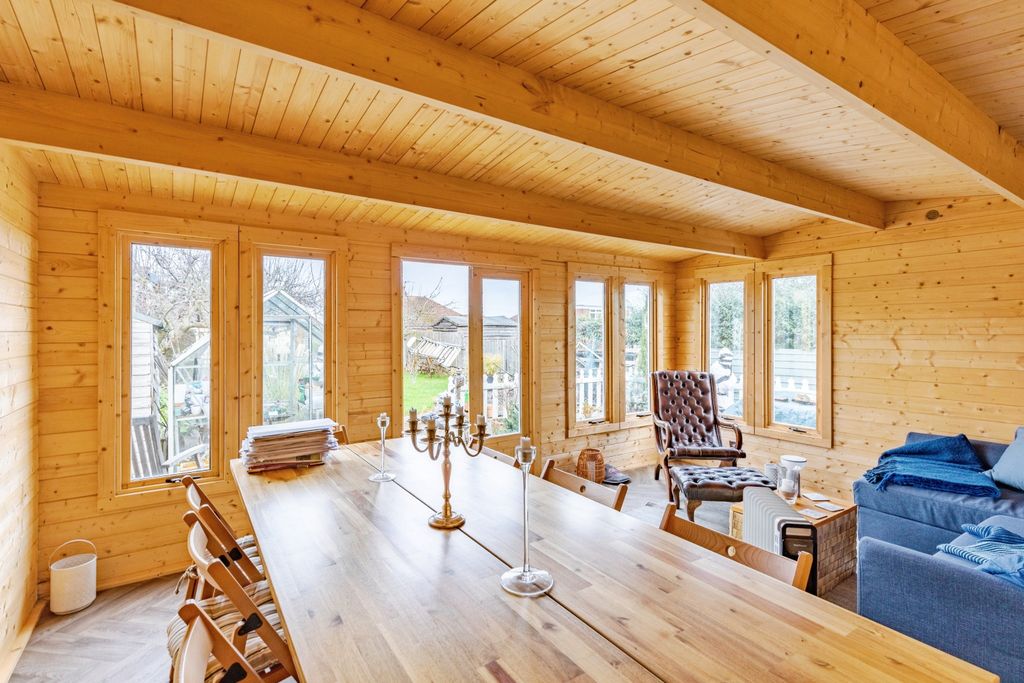 Property photo 2 of 22