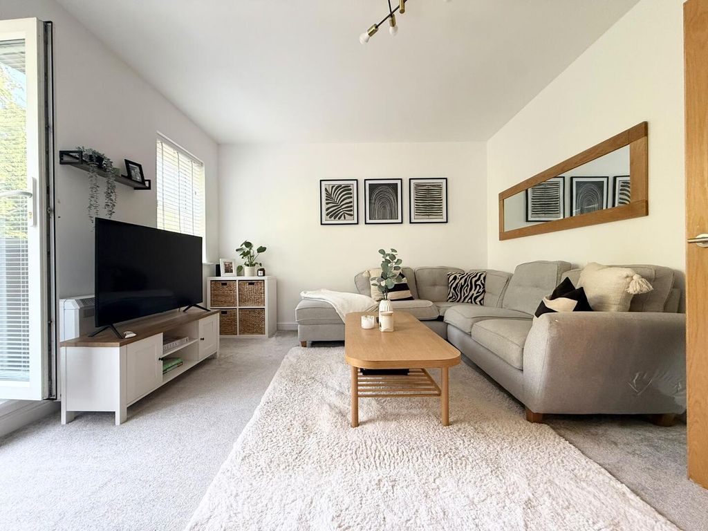 Property photo 3 of 17 Living Room
