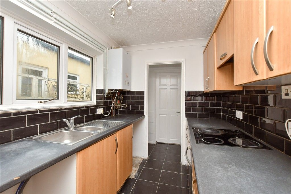 Property photo 2 of 7 Kitchen