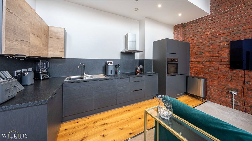 Property photo 2 of 18 Picture No. 17